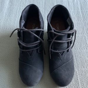 Toms Gray Wedge Lace-Up Suede Booties (NWOT)